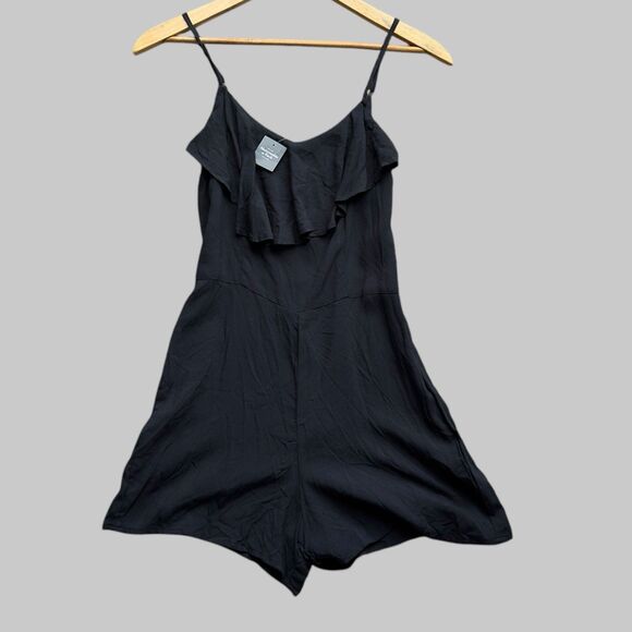 Abercrombie & Fitch Ruffle Romper Black XS Micro Short Spaghetti Strap Travel - Picture 1 of 14